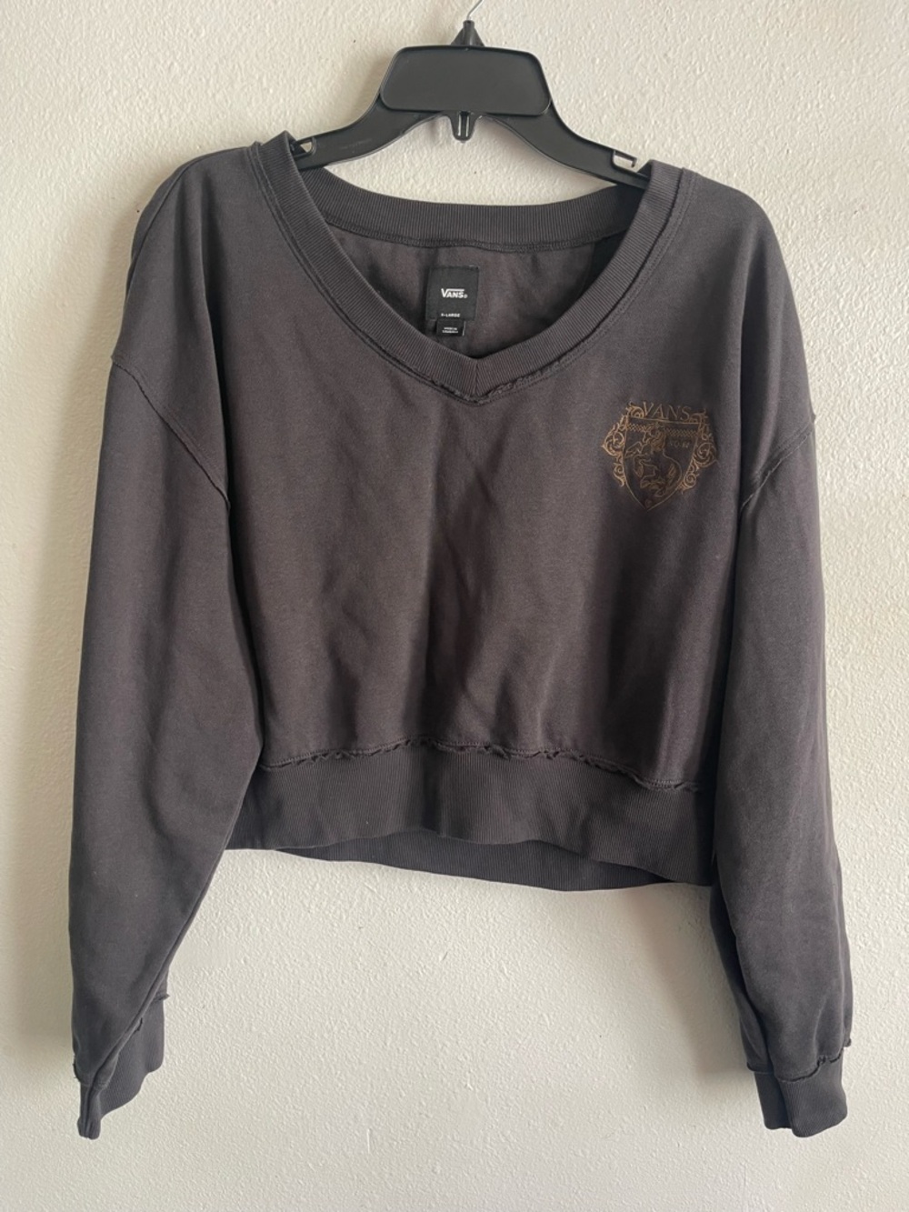 Vans Women's Black V-Neck Cropped Sweatshirt with Gold Crest